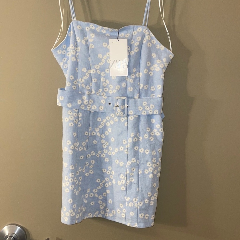 BRAND NEW Zara dress Size medium. Floral. Baby blue. Light blue. Belt accessory.